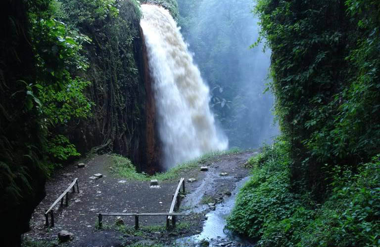 Komplek Mata Air Panas Blawan - Air Terjun