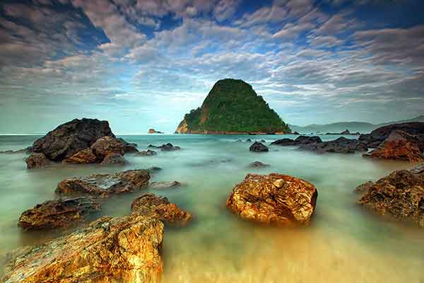 Pantai Pulau Merah 